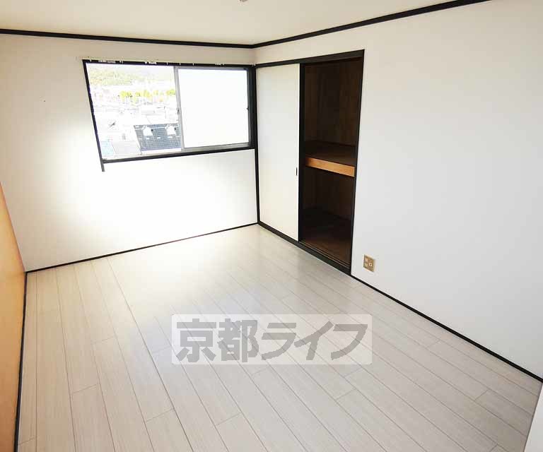 居室・リビング　落ち着いた雰囲気のお部屋です
