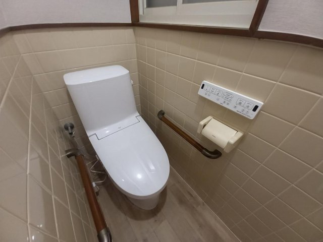 京阪本線 寝屋川市駅 徒歩15分 3階建 築36年のトイレ写真