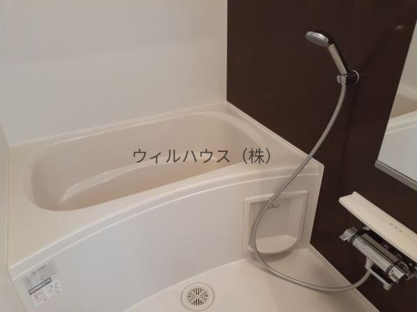 バス・シャワールーム　浴室乾燥機、追い焚き機能付きバス！