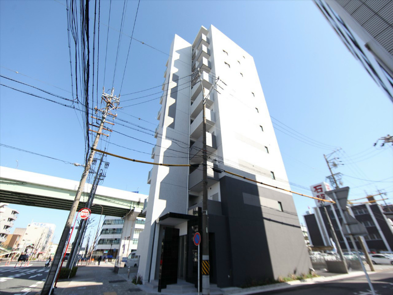 建物外観　外観　防犯カメラ付　オートロック　外壁タイル張り