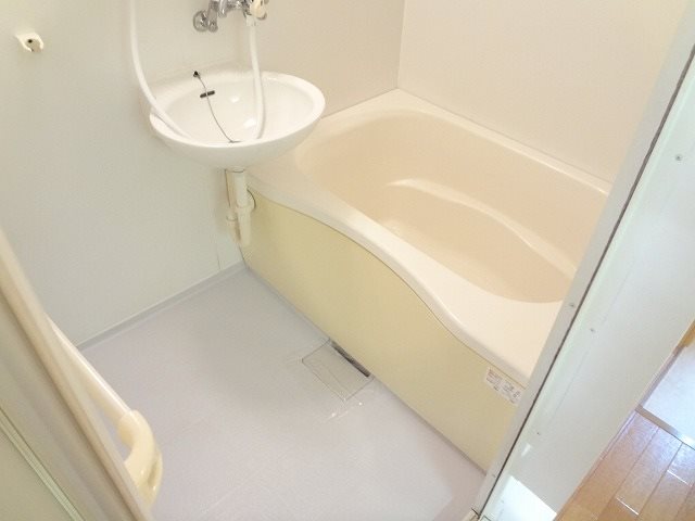 バス・シャワールーム　類似タイプ参考写真掲載。