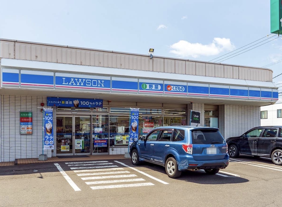 コンビニ　ローソン札幌北12東十七丁目店（コンビニ）まで201m
