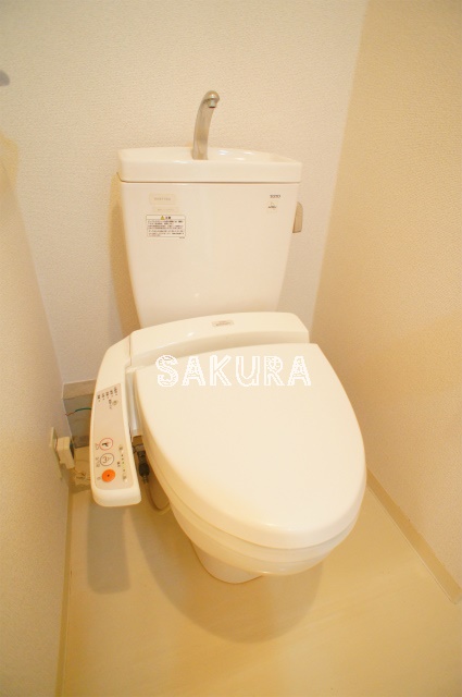 トイレ　嬉しい温水洗浄便座♪