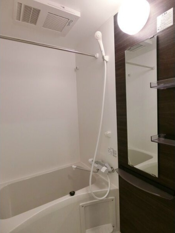 バス・シャワールーム　※写真は同じマンションの違う部屋のものになります。