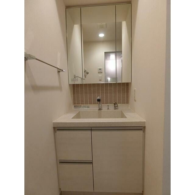 洗面設備　※同仕様写真含む