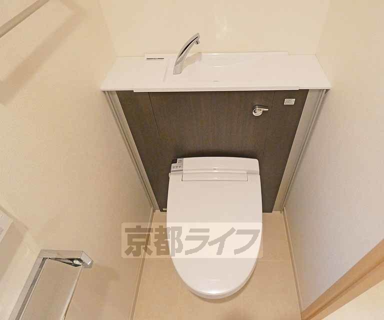 ＪＲ山陰本線 二条駅 徒歩17分 4階建 築12年のトイレ写真