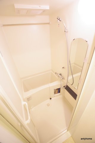 ＪＲ東海道本線 新大阪駅 徒歩9分 15階建 築7年の風呂写真