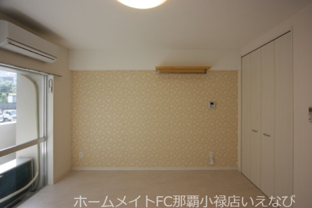 沖縄都市モノレール 奥武山公園駅 徒歩18分 4階建 築13年の居間写真