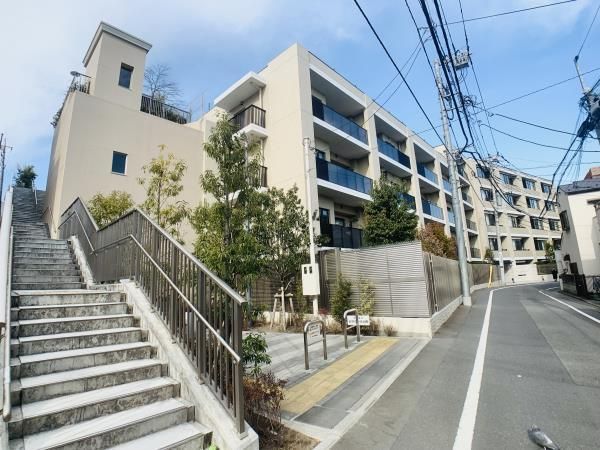 エントランス　清潔なエントランスです