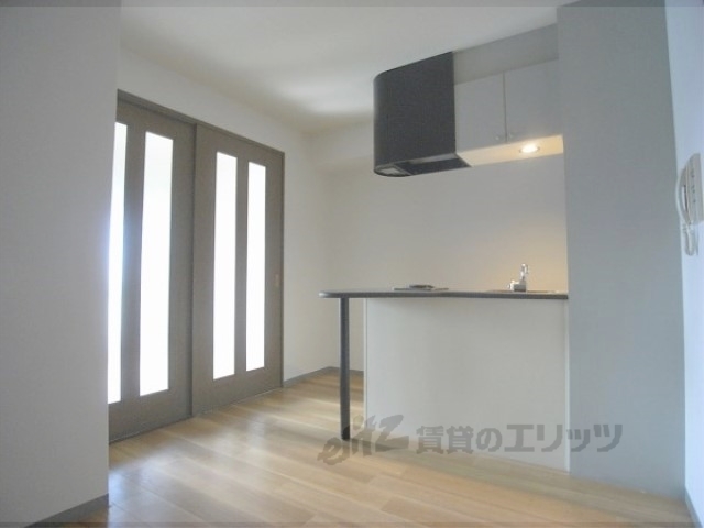 エスリード京都河原町204の居間写真