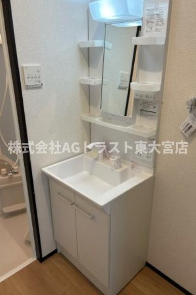 洗面設備　別室の写真を使用しています。