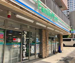 コンビニ　ファミリーマート 高輪一丁目店（コンビニ）まで594m