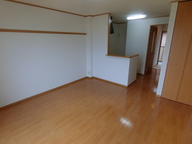 コンフォート小山Cの居間写真