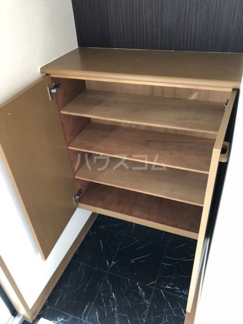 メゾン・ド・ラヴィ金屋橋 Nの玄関写真