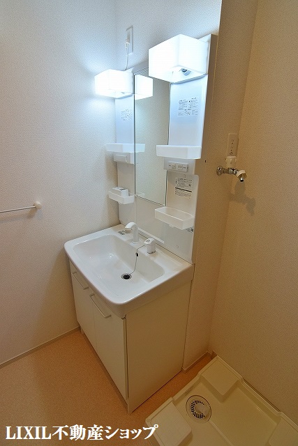 洗面設備　洗髪洗面化粧台です。