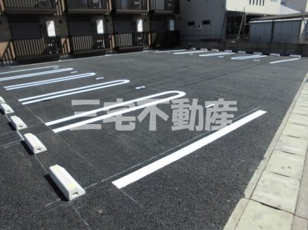 【本庄市早稲田の杜のアパートの駐車場】