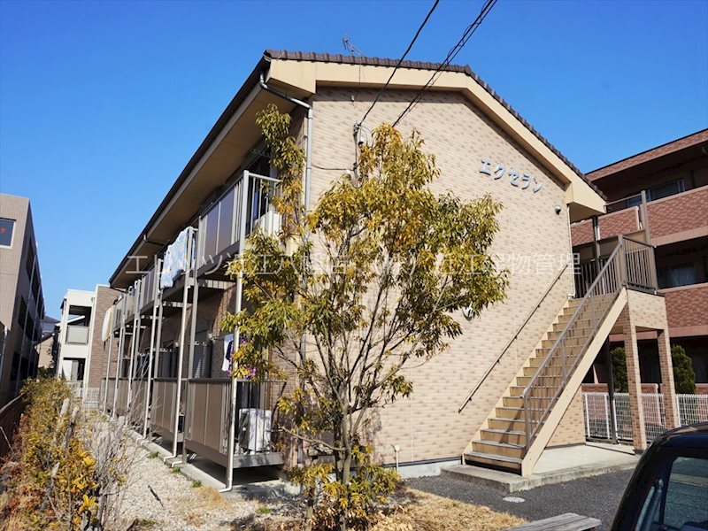 近江八幡市土田町のアパートの建物外観