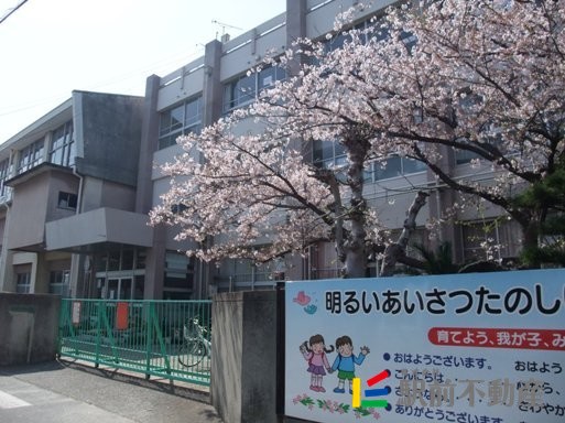 【カーサ京町の小学校】