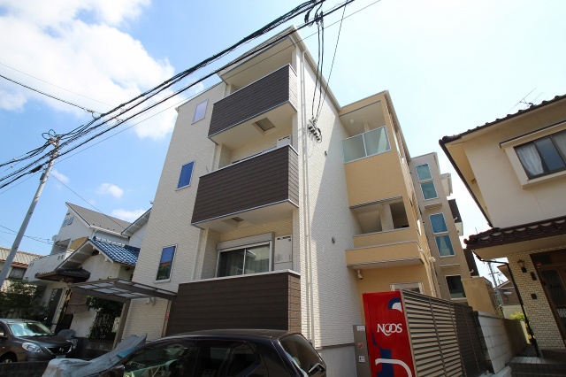 広島市安佐南区長束のアパートの建物外観