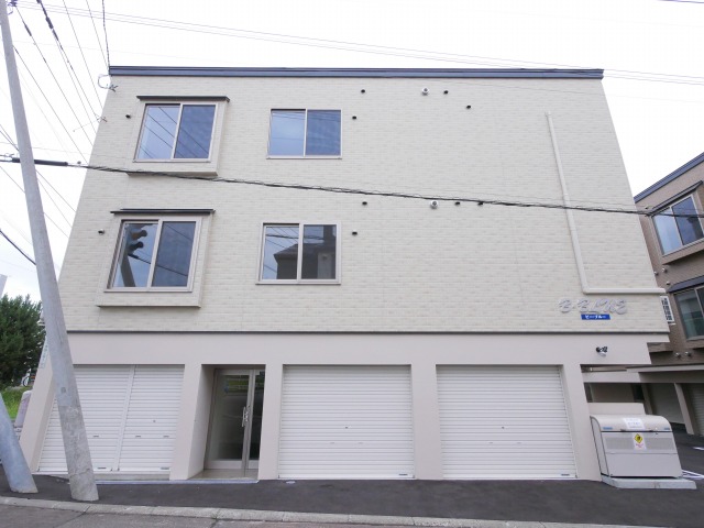 札幌市白石区北郷五条のアパートの建物外観