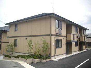 京都市伏見区桃山町日向のアパートの建物外観