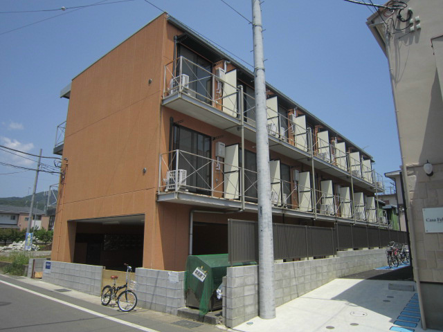 ＬＩＶＥ　ＣＯＵＲＴ　東海大学前の建物外観