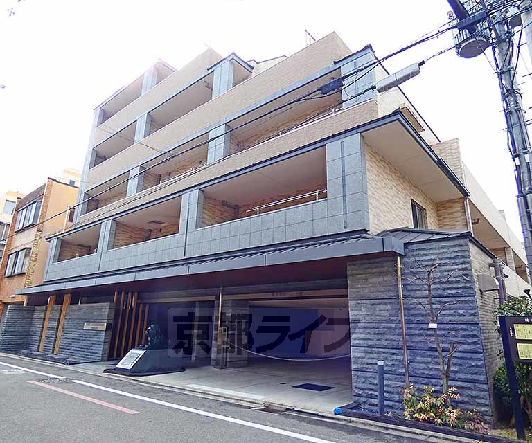 京都市中京区鏡屋町のマンションの建物外観
