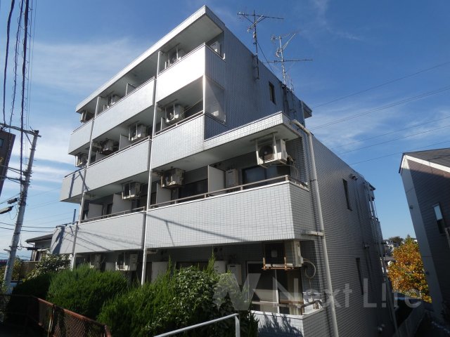 横浜市港北区師岡町のマンションの建物外観