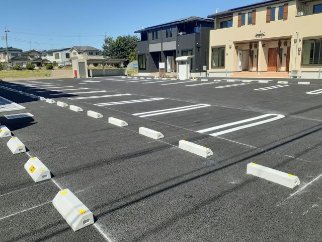 【古河市鴻巣のアパートの駐車場】