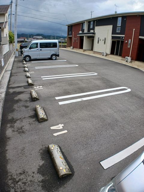 【新居浜市八幡のアパートの駐車場】