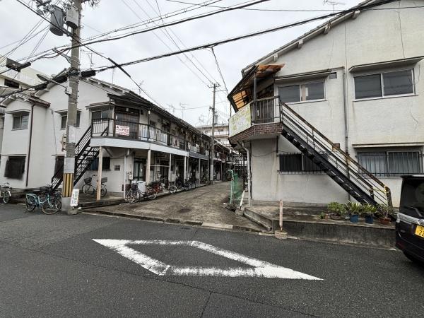 大阪市平野区加美鞍作のアパートの建物外観