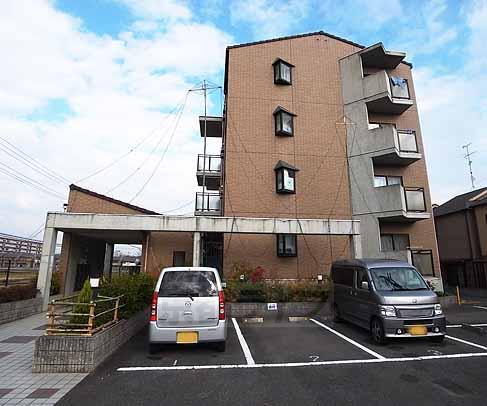 【京都市伏見区羽束師菱川町のマンションの駐車場】