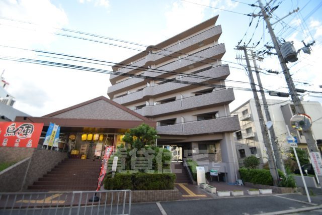 茨木市総持寺駅前町のマンションの建物外観