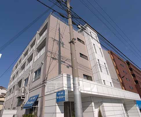 京都市伏見区竹田久保町のマンションの建物外観