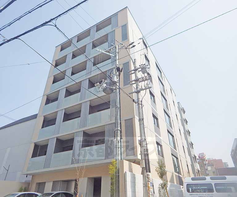 京都市上京区東今町のマンションの建物外観