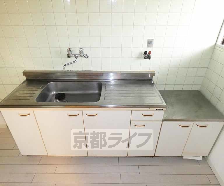 【京都市南区西九条南田町のマンションのキッチン】