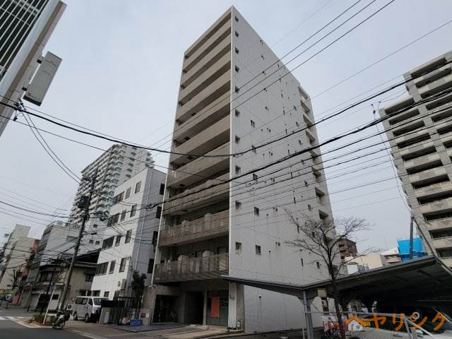 【ラ・ルーシュ泉の建物外観】