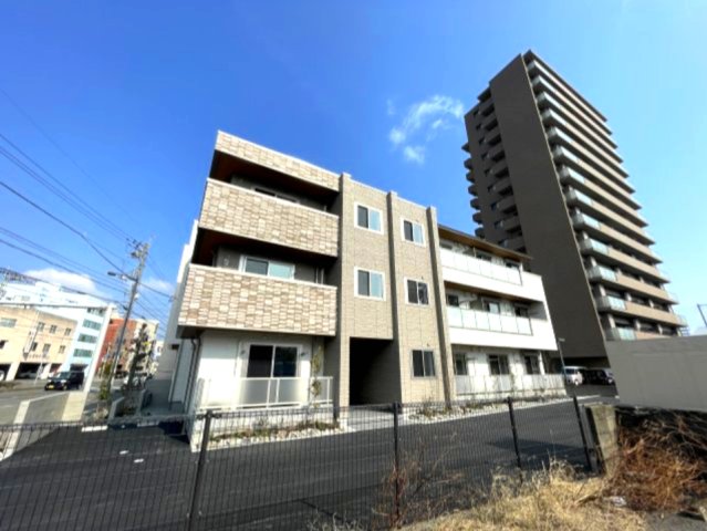 【BEREO吉野本町の建物外観】