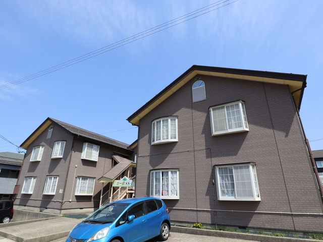 胎内市つつじが丘のアパートの建物外観