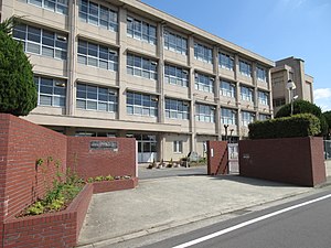 【ル・シェール瓦林の中学校】