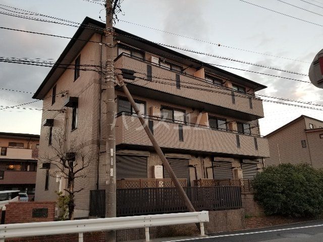 海部郡大治町大字三本木のアパートの建物外観