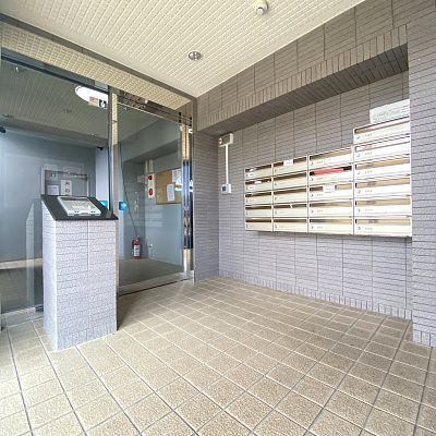 【熊本市中央区新屋敷のマンションのロビー】