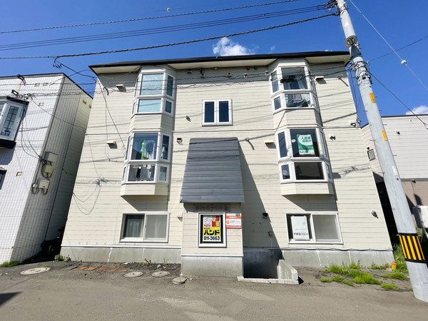 ルミエールアライIIの建物外観