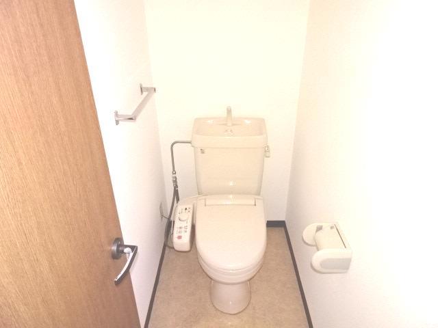 トイレ　温水洗浄暖房便座付き