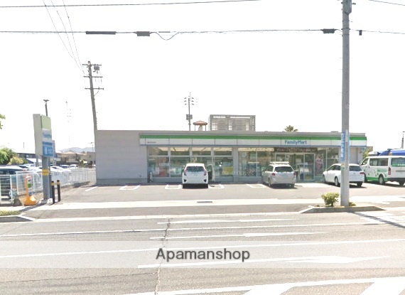 コンビニ　ファミリーマート（コンビニ）まで320m