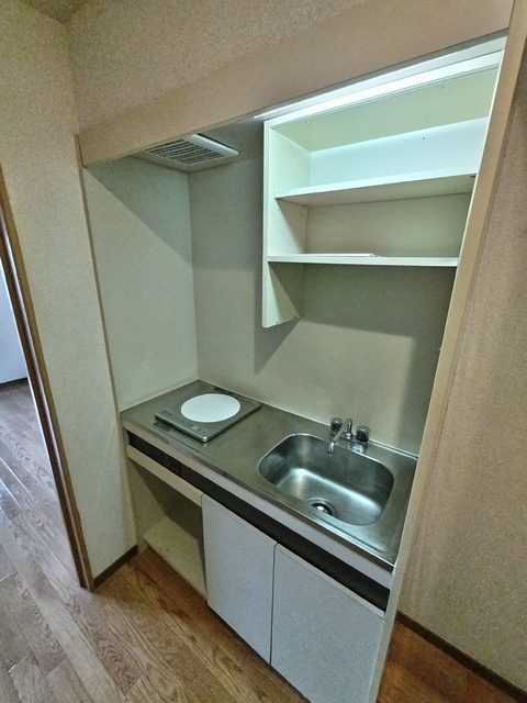 キッチン　★キッチンにミニ収納棚あり★