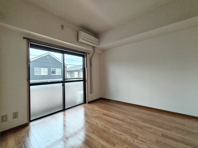 居室・リビング　★南東向きの明るいお部屋・洋室６帖★