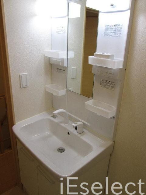 洗面設備　朝の忙しい時間に便利な洗髪化粧台！