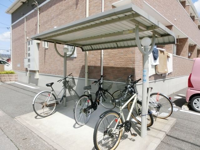 その他　屋根付きの駐輪場です