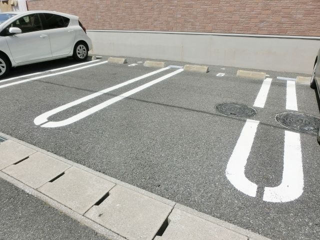 駐車場　敷地内駐車場ございます